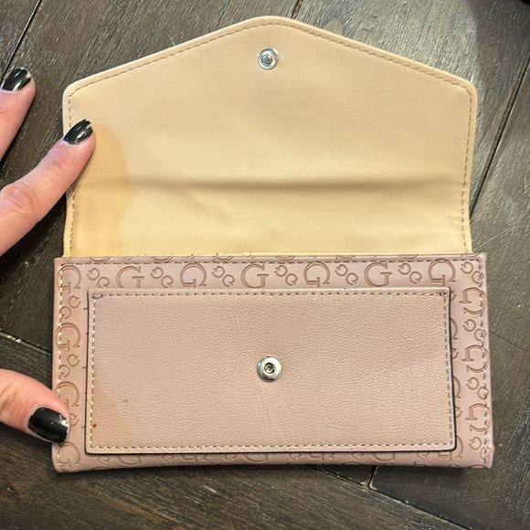 Guess pink shoulder bag with crossbody strap and matching wallet - Picture 8 of 10